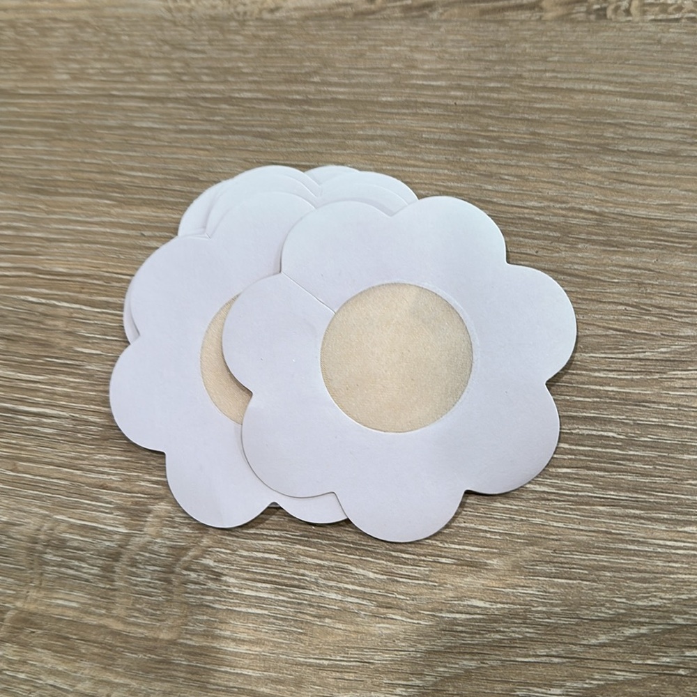 Flower-Shaped disposable nipple covers